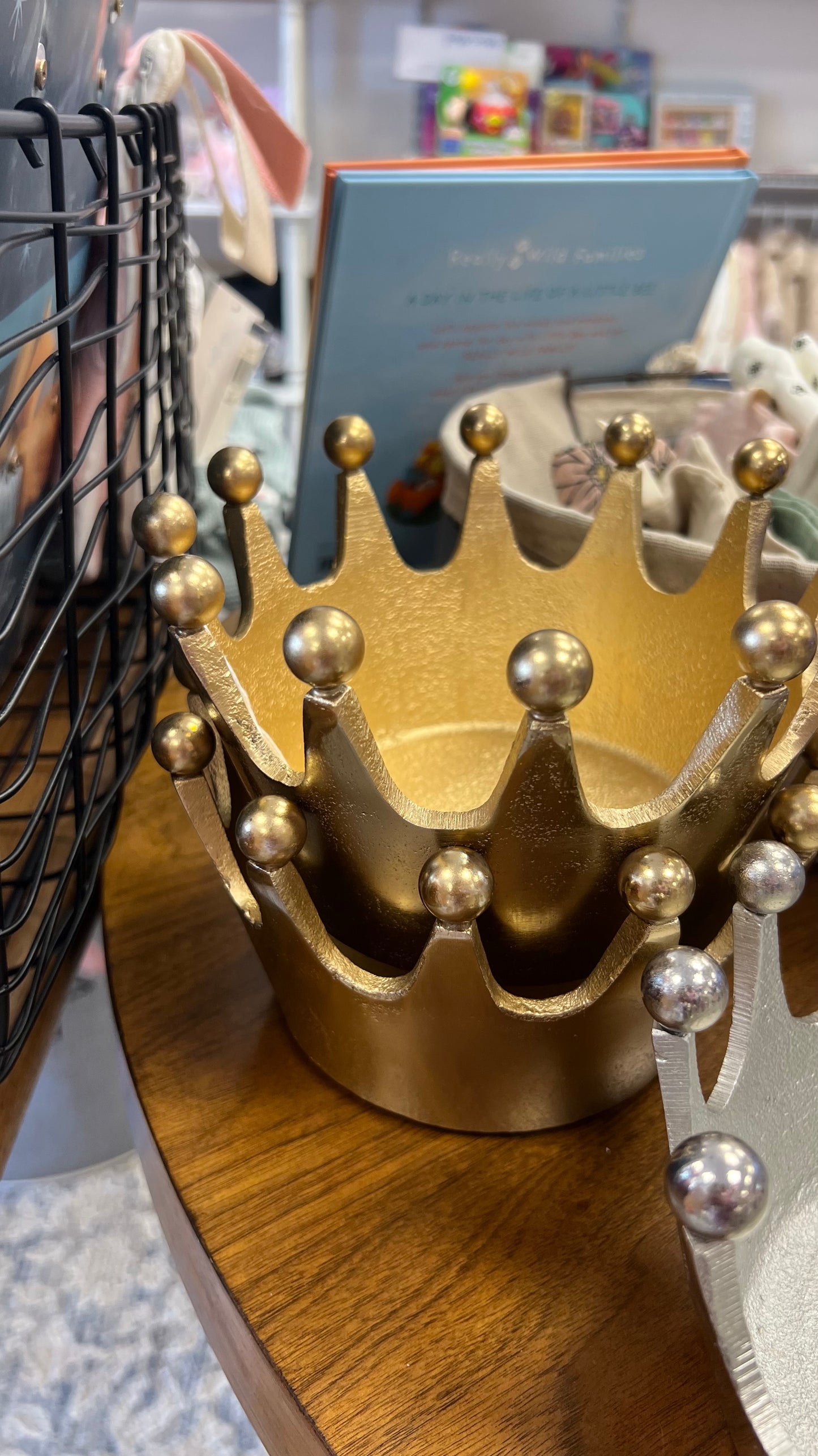 LARGE GOLD CROWN