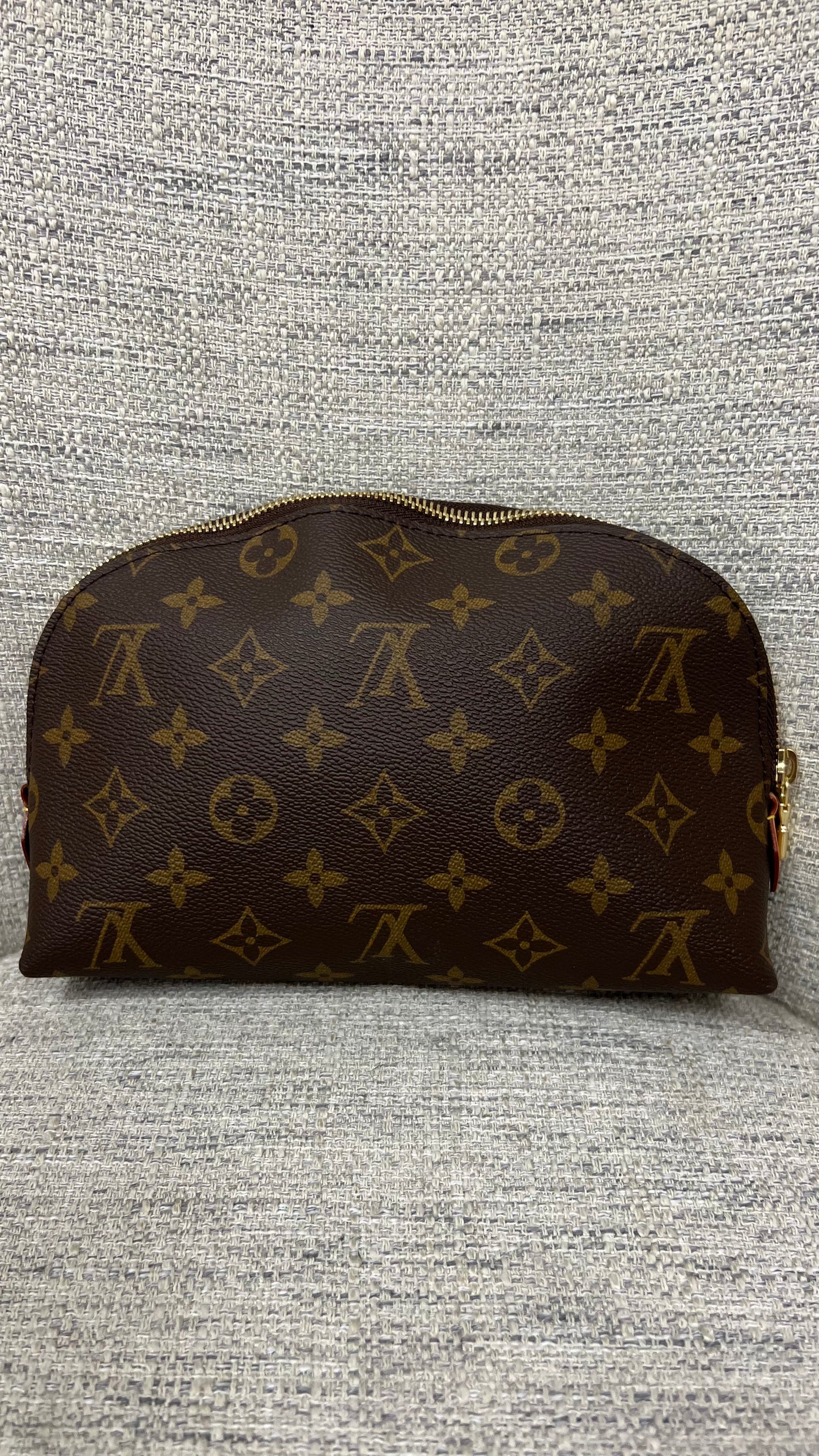 LV COSMETIC POUCH GM