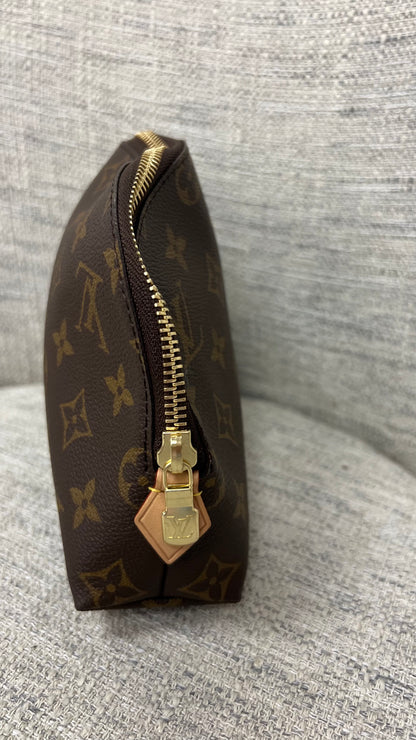 LV COSMETIC POUCH GM